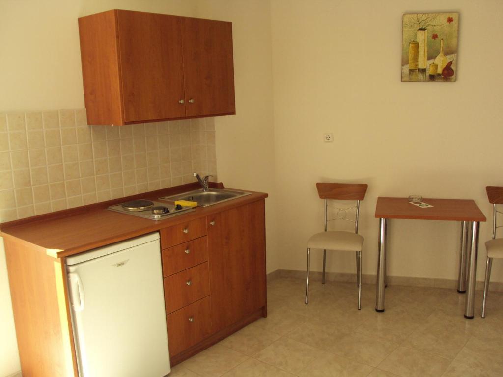 Al Mare Apartments Afantou Bilik gambar